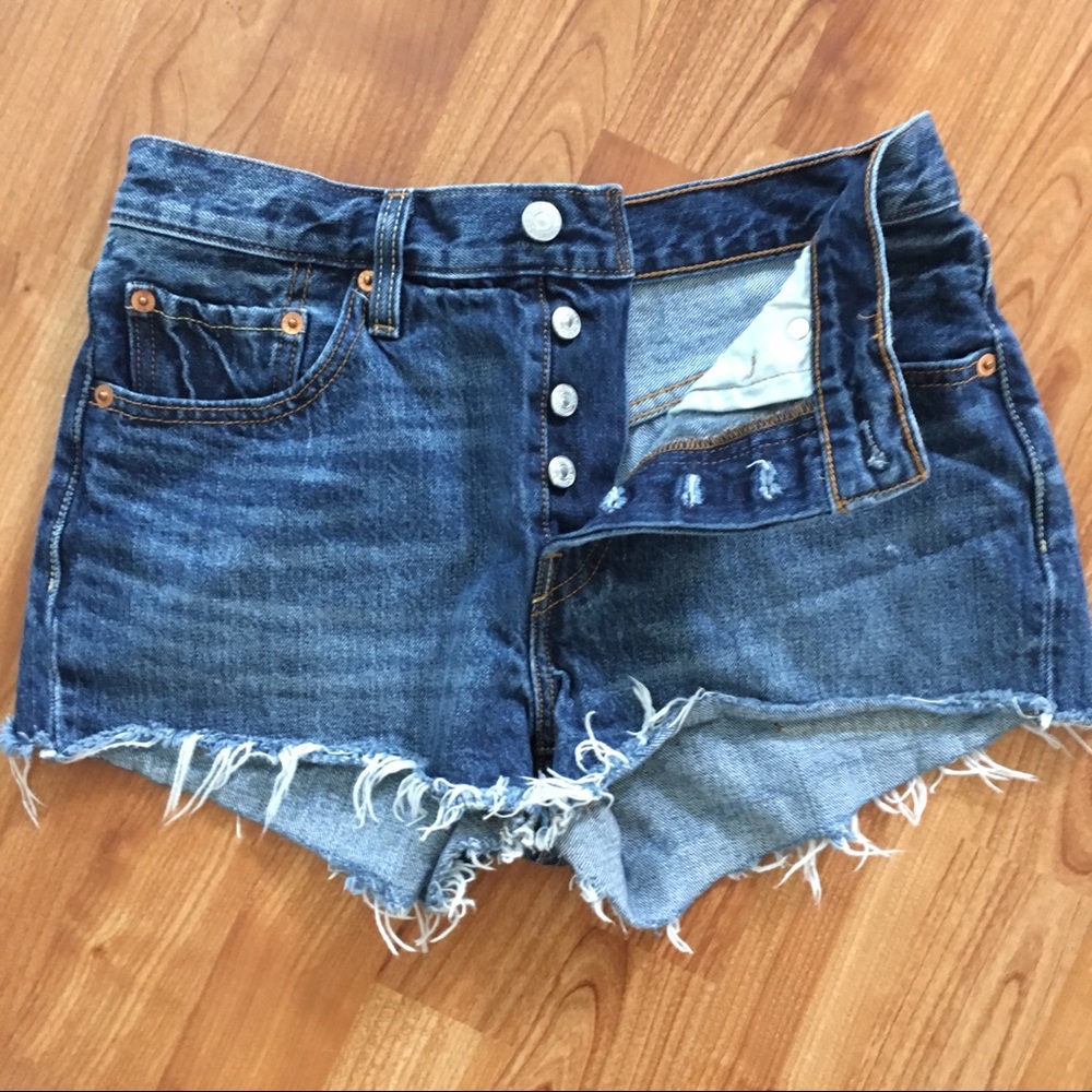 Levi’s 501 button fly wedgie fit cut offs size 26